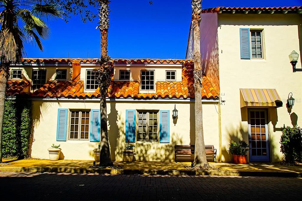 Active With Contract: $275,000 (3 beds, 2 baths, 1587 Square Feet)