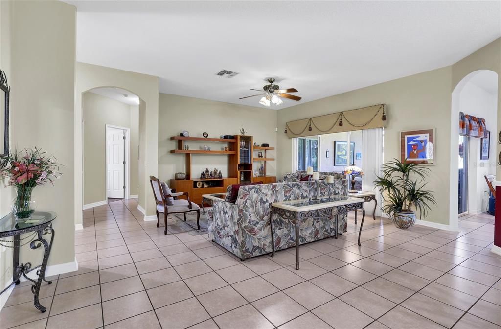 Active With Contract: $275,000 (3 beds, 2 baths, 1587 Square Feet)