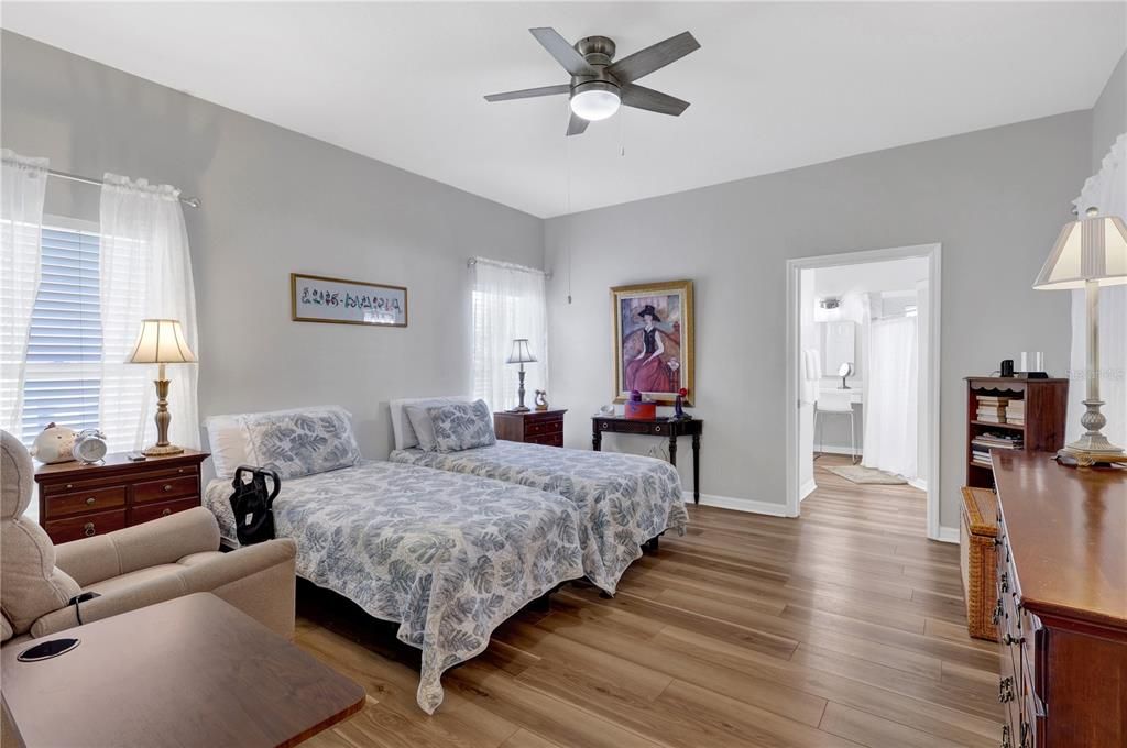 Active With Contract: $275,000 (3 beds, 2 baths, 1587 Square Feet)