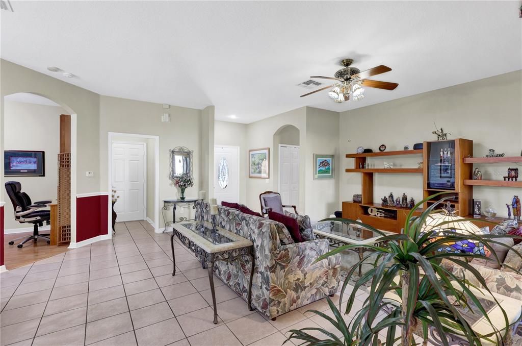 Active With Contract: $275,000 (3 beds, 2 baths, 1587 Square Feet)