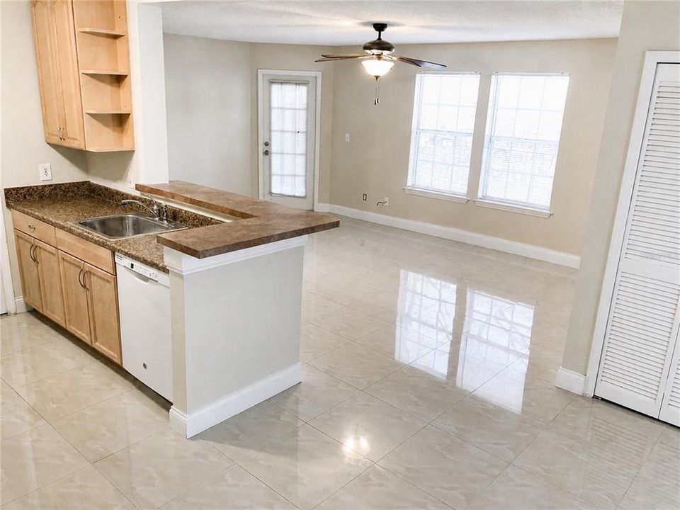 For Rent: $1,399 (1 beds, 1 baths, 722 Square Feet)