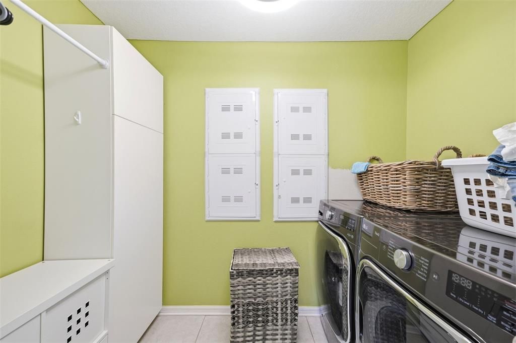 Active With Contract: $660,000 (4 beds, 2 baths, 3004 Square Feet)