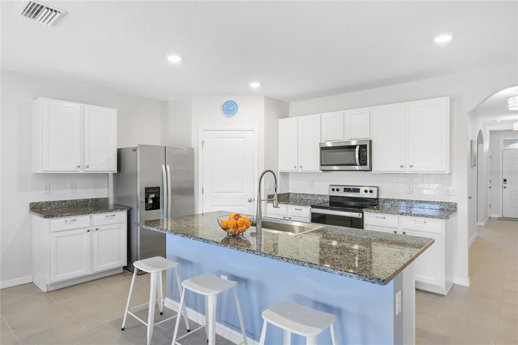 Activo con contrato: $339,000 (4 camas, 2 baños, 1846 Pies cuadrados)