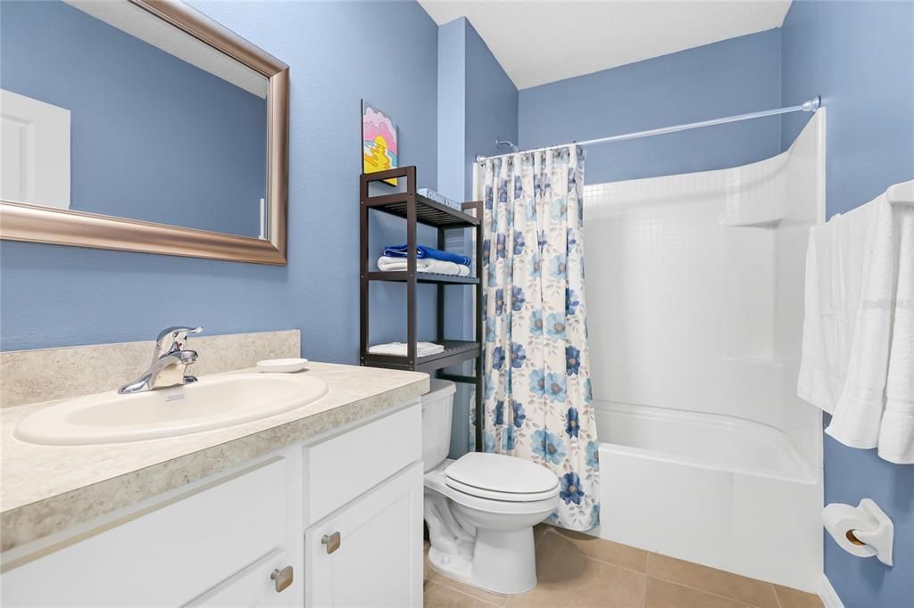 Activo con contrato: $339,000 (4 camas, 2 baños, 1846 Pies cuadrados)