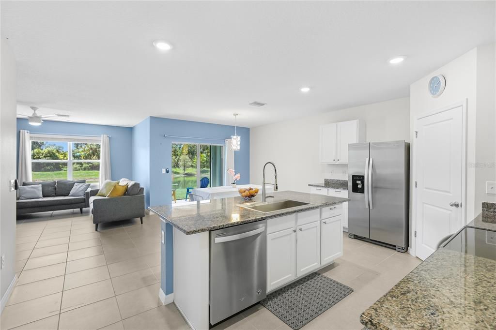 Activo con contrato: $339,000 (4 camas, 2 baños, 1846 Pies cuadrados)