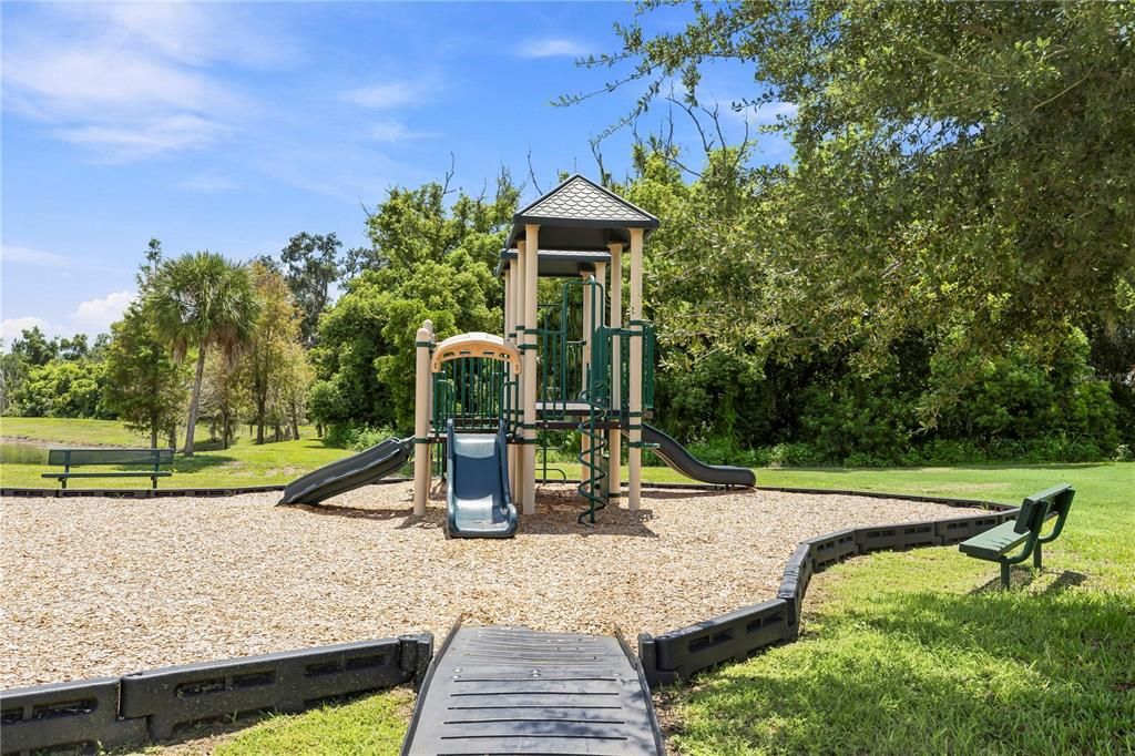 Activo con contrato: $339,000 (4 camas, 2 baños, 1846 Pies cuadrados)