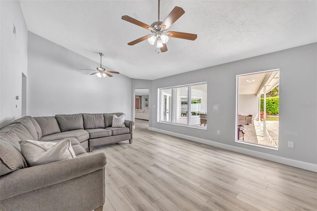 For Sale: $1,325,000 (6 beds, 5 baths, 4214 Square Feet)