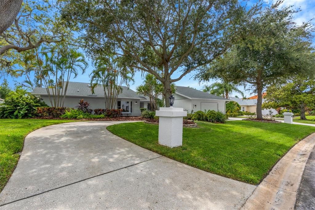 For Sale: $1,325,000 (6 beds, 5 baths, 4214 Square Feet)