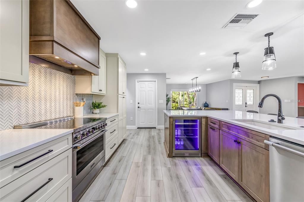 For Sale: $1,325,000 (6 beds, 5 baths, 4214 Square Feet)