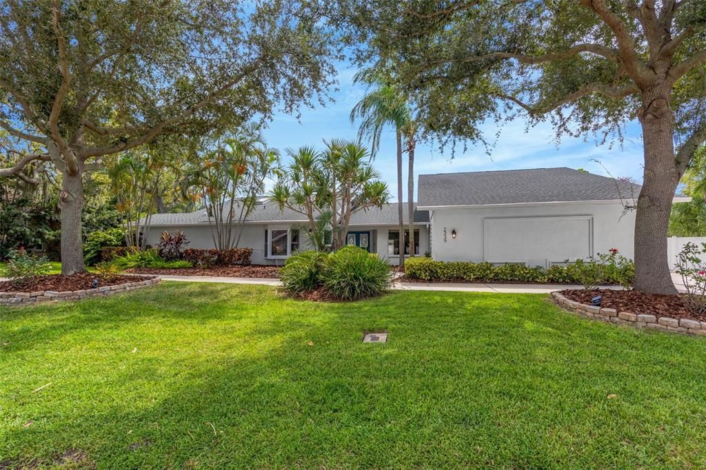 For Sale: $1,325,000 (6 beds, 5 baths, 4214 Square Feet)
