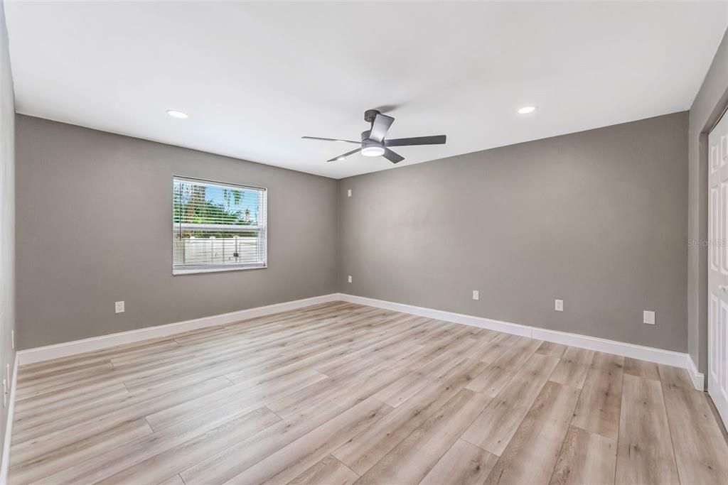 For Sale: $1,325,000 (6 beds, 5 baths, 4214 Square Feet)