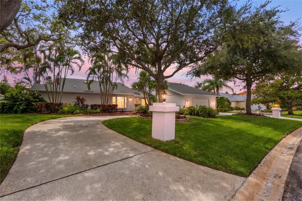 For Sale: $1,325,000 (6 beds, 5 baths, 4214 Square Feet)