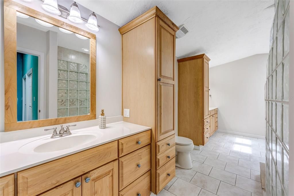 For Sale: $1,325,000 (6 beds, 5 baths, 4214 Square Feet)