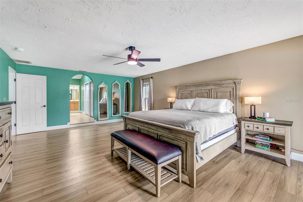 For Sale: $1,325,000 (6 beds, 5 baths, 4214 Square Feet)
