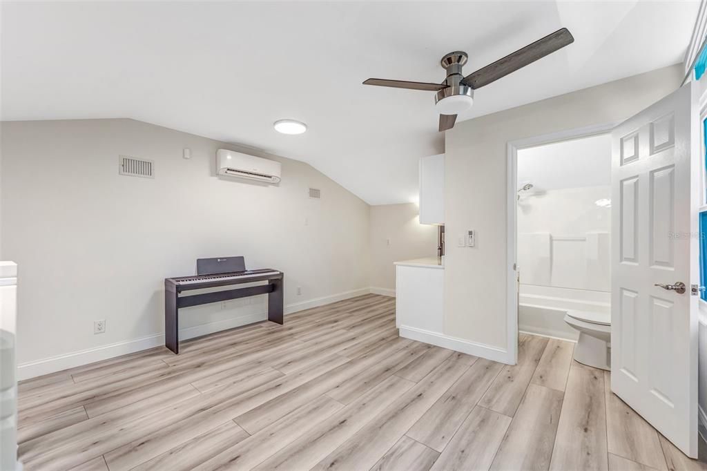 For Sale: $1,325,000 (6 beds, 5 baths, 4214 Square Feet)