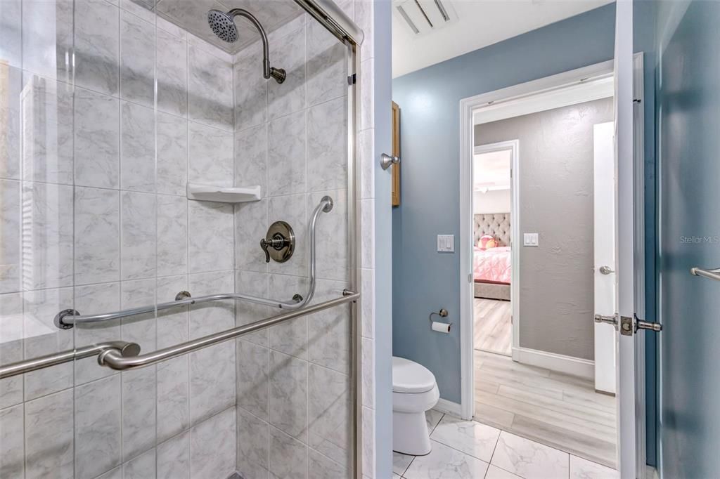For Sale: $1,325,000 (6 beds, 5 baths, 4214 Square Feet)