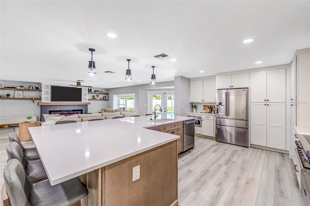 For Sale: $1,325,000 (6 beds, 5 baths, 4214 Square Feet)