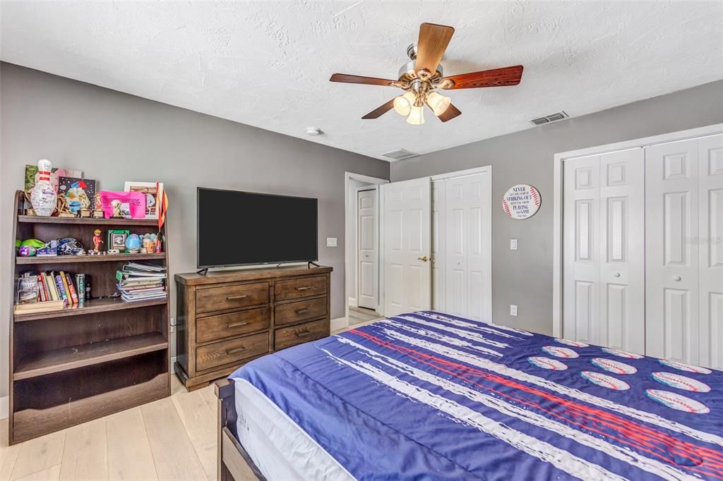 For Sale: $1,325,000 (6 beds, 5 baths, 4214 Square Feet)
