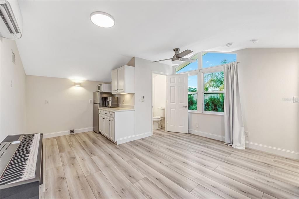 For Sale: $1,325,000 (6 beds, 5 baths, 4214 Square Feet)