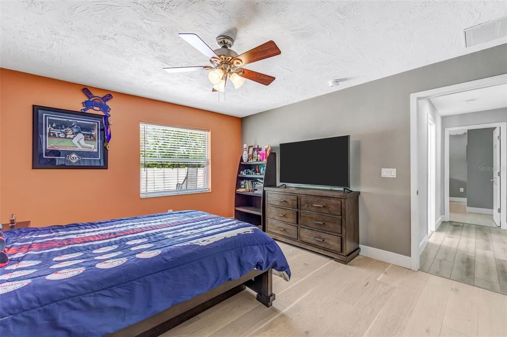For Sale: $1,325,000 (6 beds, 5 baths, 4214 Square Feet)