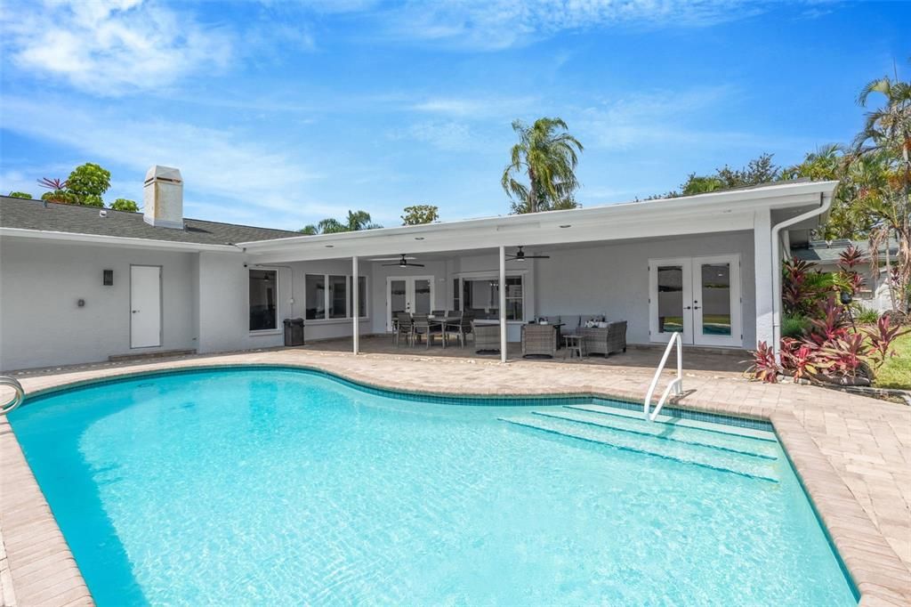 For Sale: $1,325,000 (6 beds, 5 baths, 4214 Square Feet)