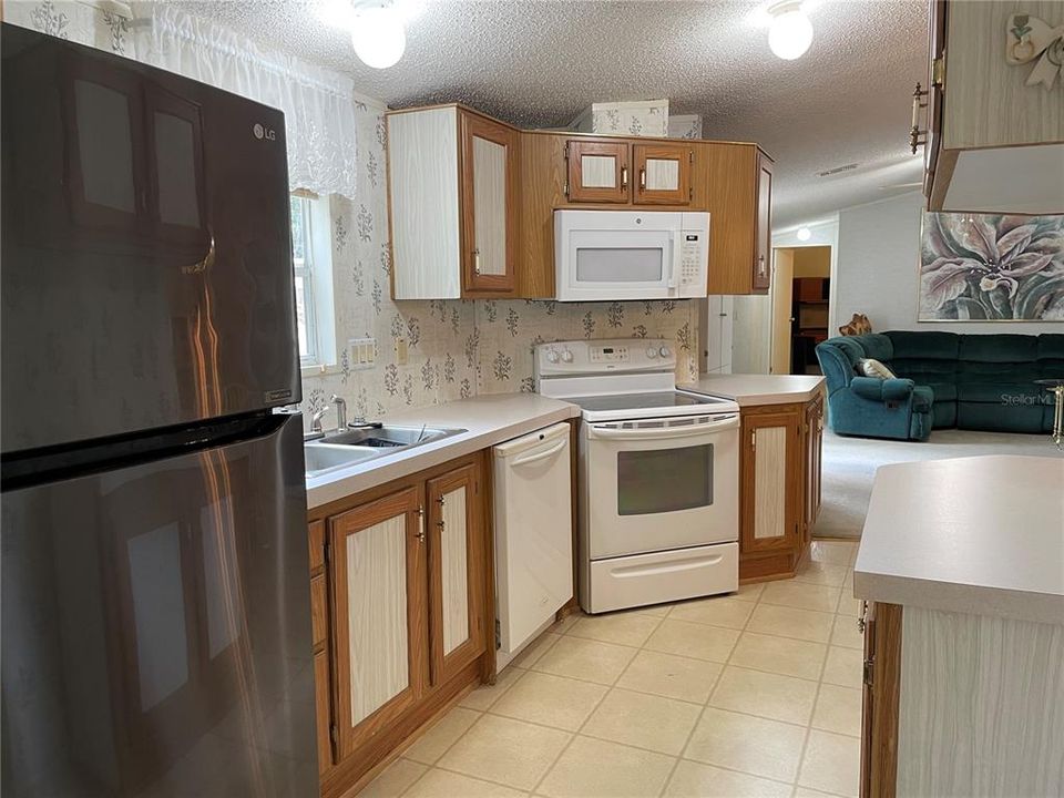 For Sale: $159,000 (2 beds, 2 baths, 1056 Square Feet)