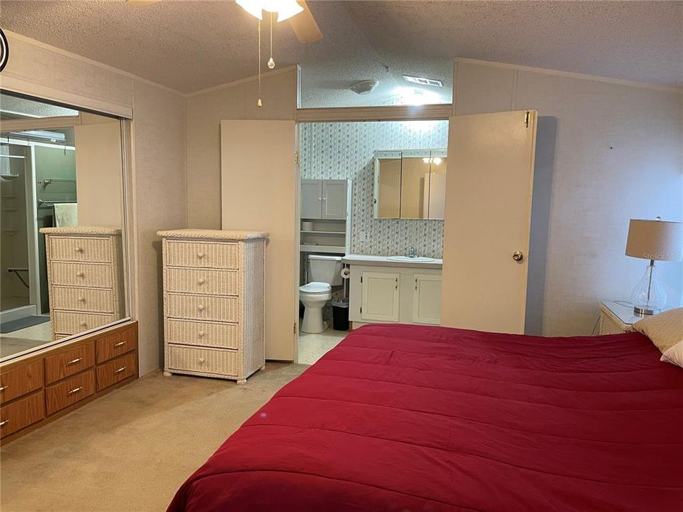 For Sale: $159,000 (2 beds, 2 baths, 1056 Square Feet)