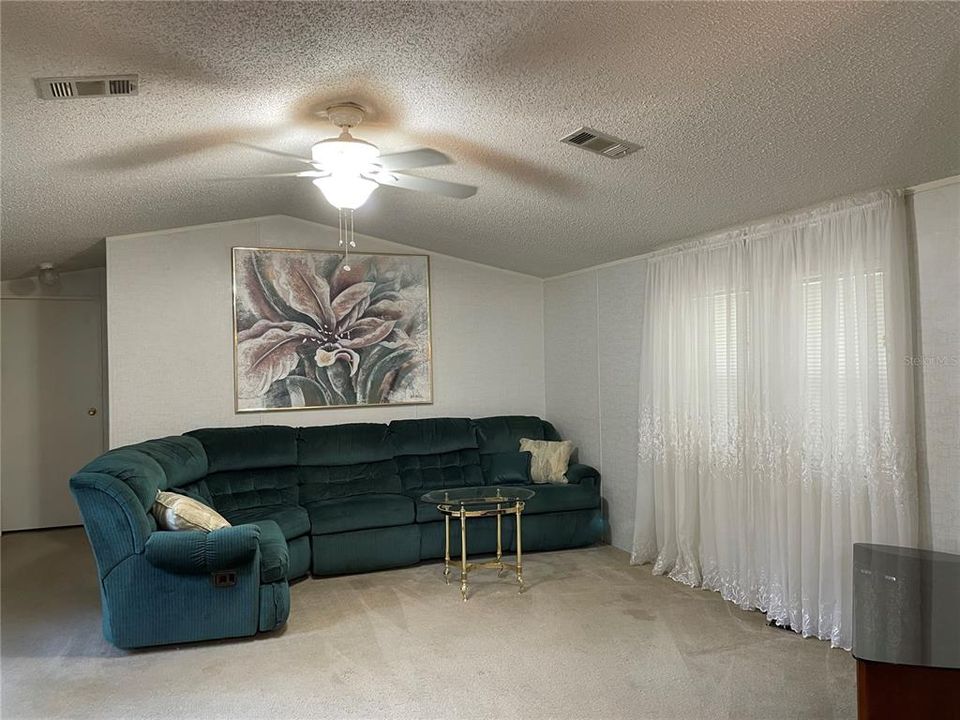 For Sale: $159,000 (2 beds, 2 baths, 1056 Square Feet)
