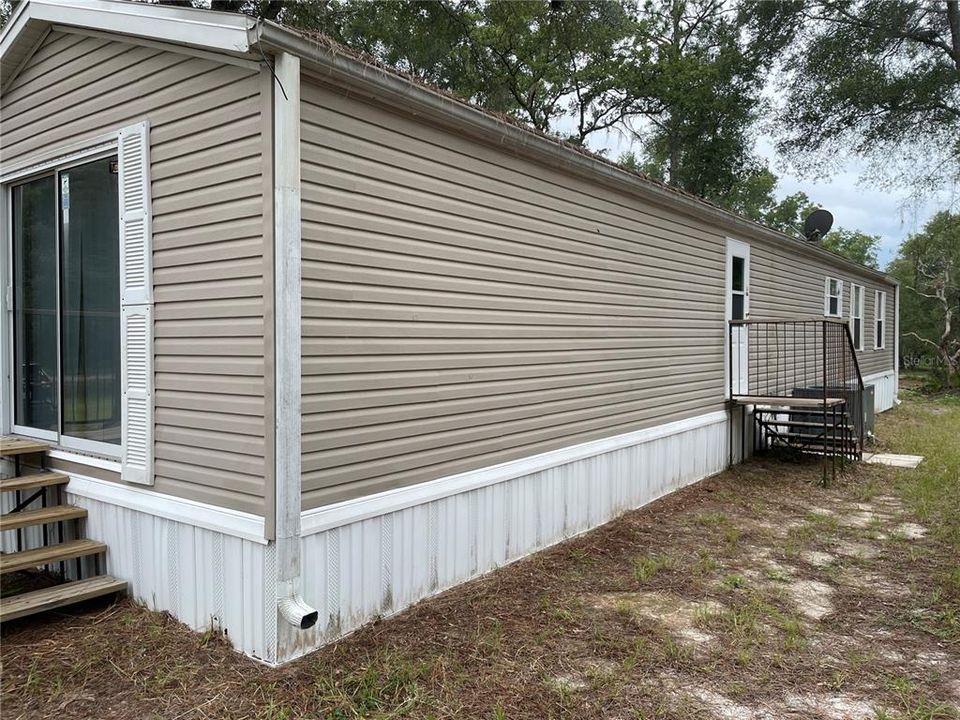 For Sale: $159,000 (2 beds, 2 baths, 1056 Square Feet)