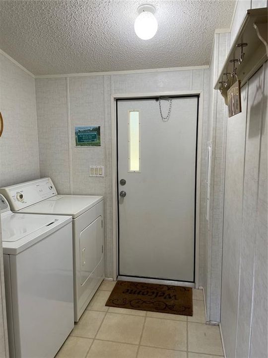 For Sale: $159,000 (2 beds, 2 baths, 1056 Square Feet)