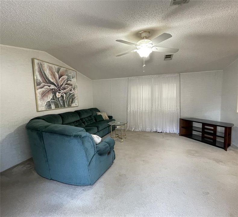 For Sale: $159,000 (2 beds, 2 baths, 1056 Square Feet)