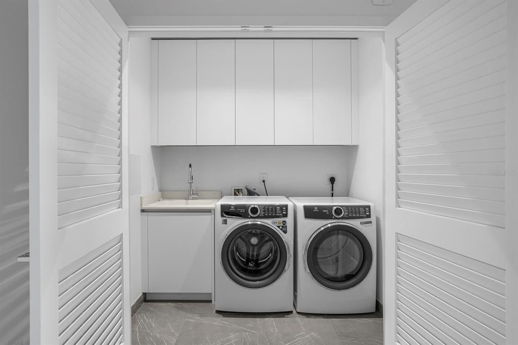 For Rent: $9,700 (2 beds, 2 baths, 1960 Square Feet)