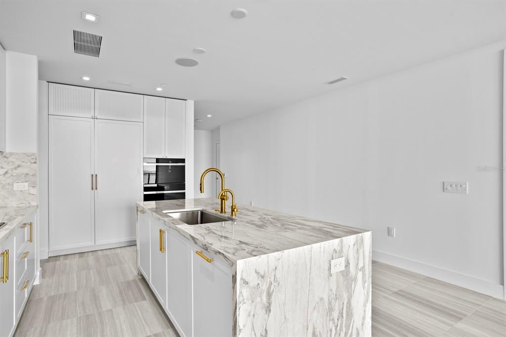 For Rent: $9,700 (2 beds, 2 baths, 1960 Square Feet)