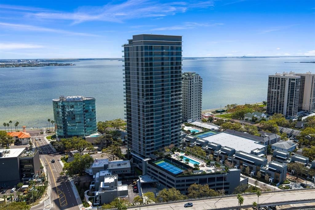 For Rent: $9,700 (2 beds, 2 baths, 1960 Square Feet)