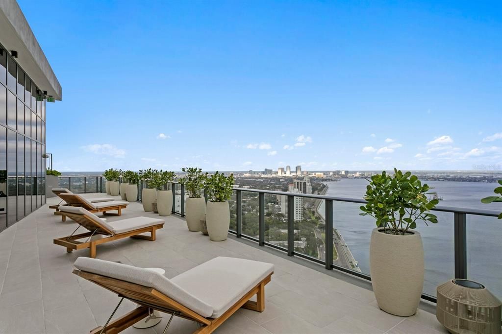 For Rent: $9,700 (2 beds, 2 baths, 1960 Square Feet)