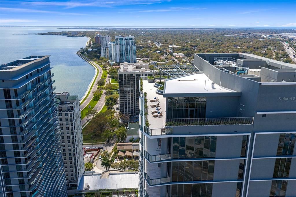 For Rent: $9,700 (2 beds, 2 baths, 1960 Square Feet)
