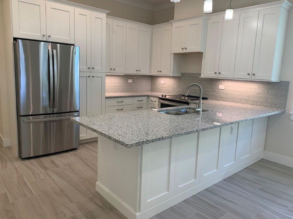 For Rent: $1,600 (2 beds, 1 baths, 900 Square Feet)