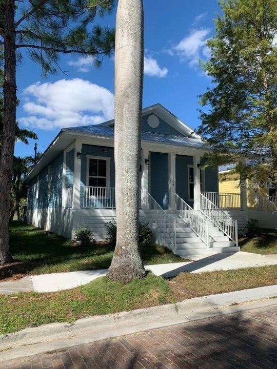 For Rent: $1,600 (2 beds, 1 baths, 900 Square Feet)