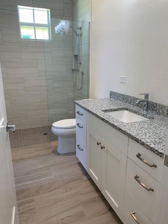 For Rent: $1,600 (2 beds, 1 baths, 900 Square Feet)