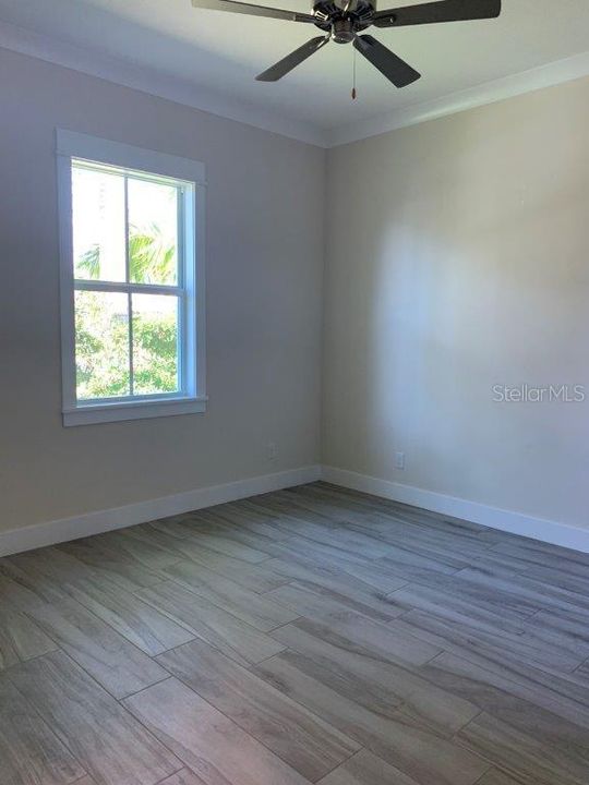 For Rent: $1,600 (2 beds, 1 baths, 900 Square Feet)