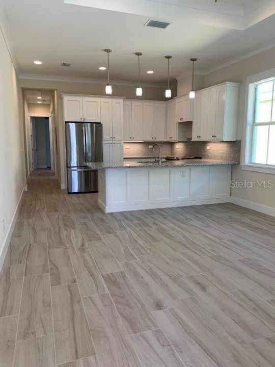 For Rent: $1,600 (2 beds, 1 baths, 900 Square Feet)