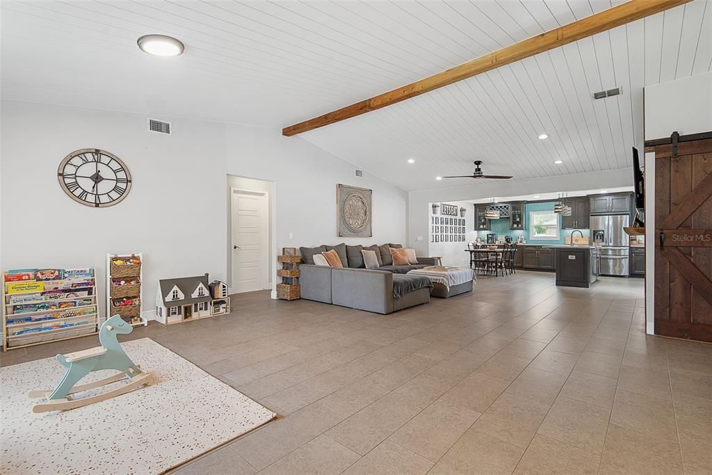 For Sale: $299,900 (3 beds, 2 baths, 1668 Square Feet)