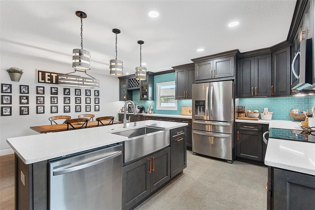 For Sale: $299,900 (3 beds, 2 baths, 1668 Square Feet)