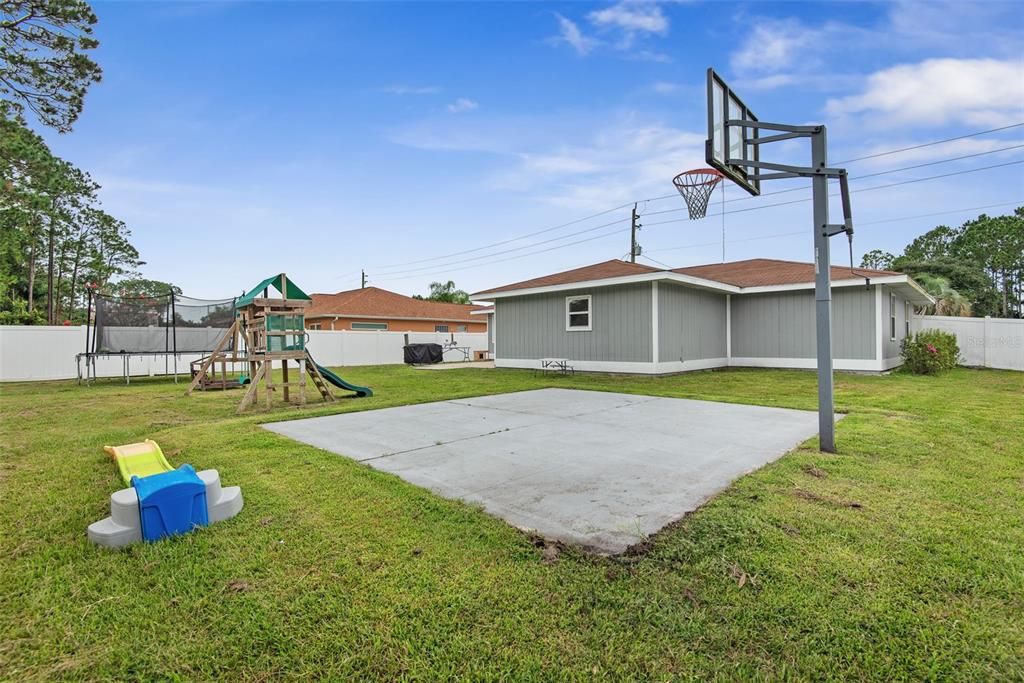 For Sale: $299,900 (3 beds, 2 baths, 1668 Square Feet)