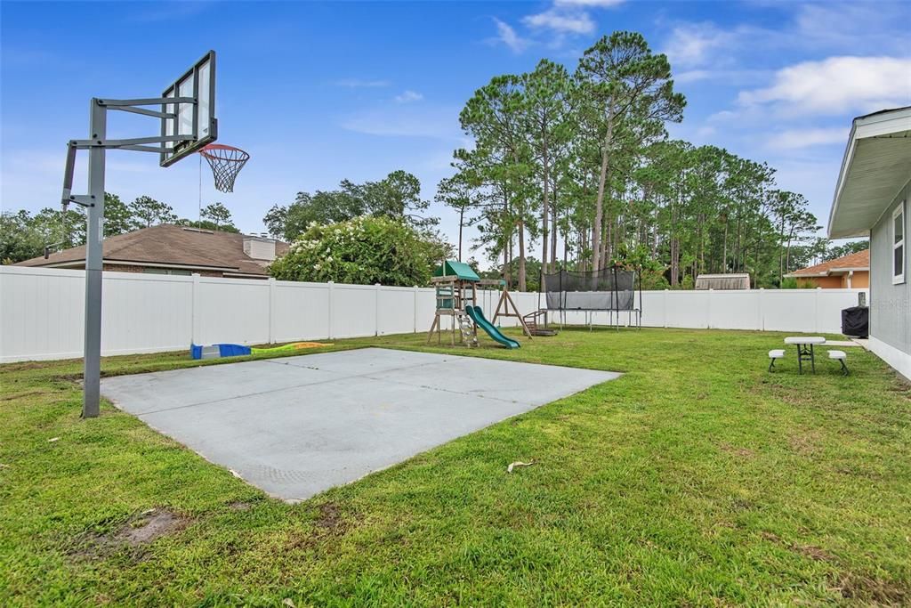 For Sale: $299,900 (3 beds, 2 baths, 1668 Square Feet)