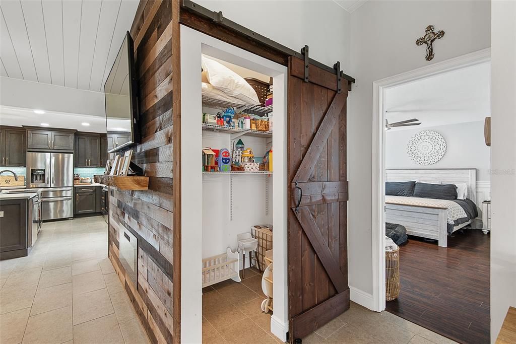 For Sale: $299,900 (3 beds, 2 baths, 1668 Square Feet)