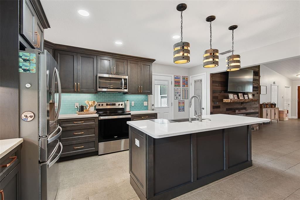 For Sale: $299,900 (3 beds, 2 baths, 1668 Square Feet)