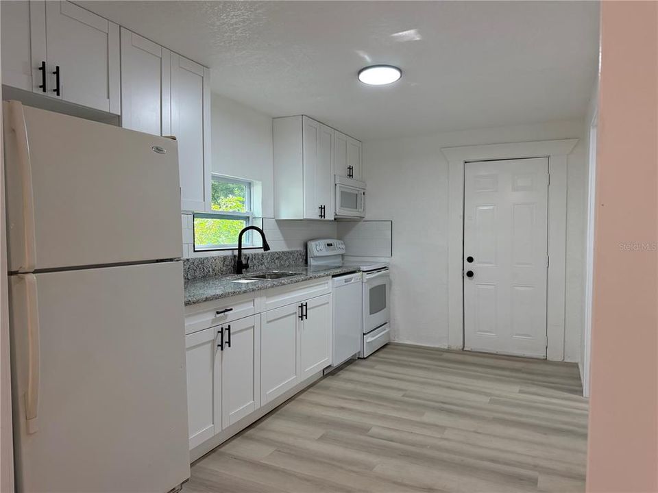 For Sale: $199,900 (2 beds, 1 baths, 540 Square Feet)