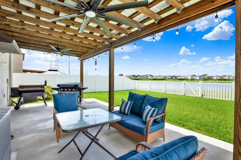 For Sale: $464,900 (6 beds, 3 baths, 2614 Square Feet)