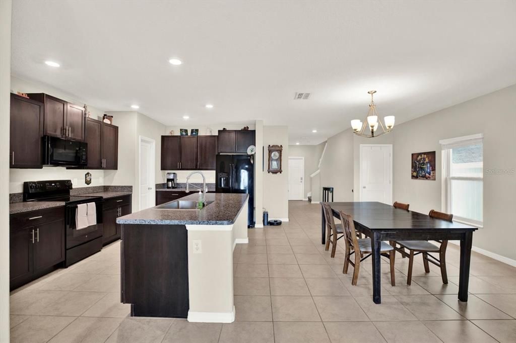 For Sale: $464,900 (6 beds, 3 baths, 2614 Square Feet)